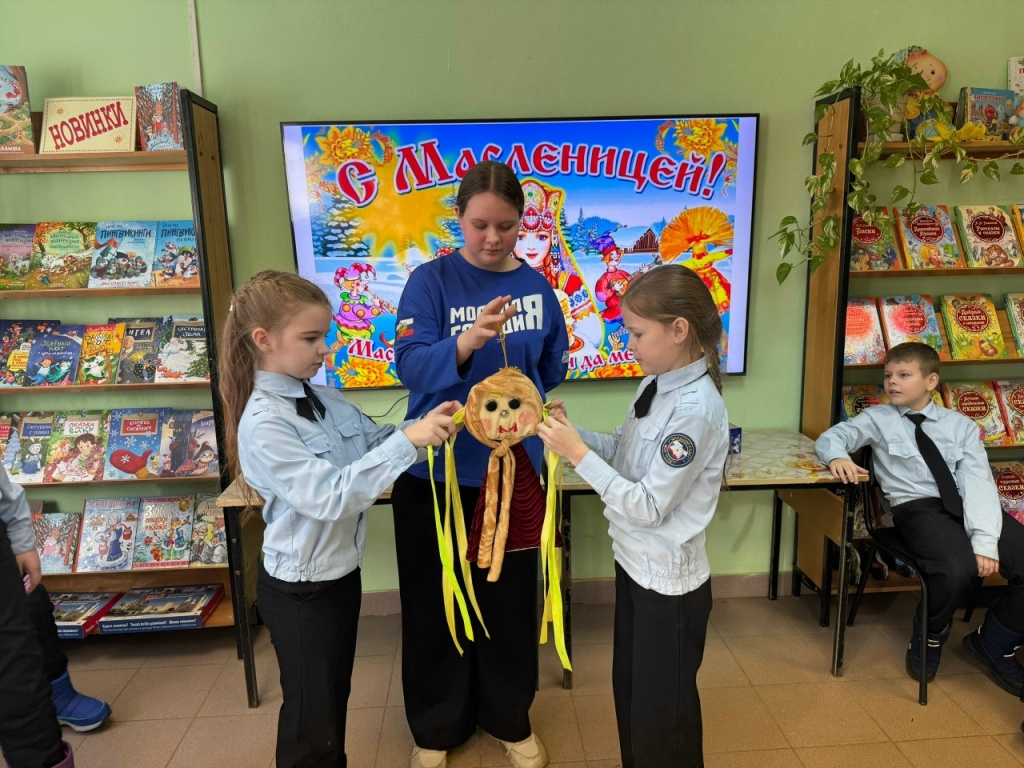 Масленица в детской библиотеке.jpg