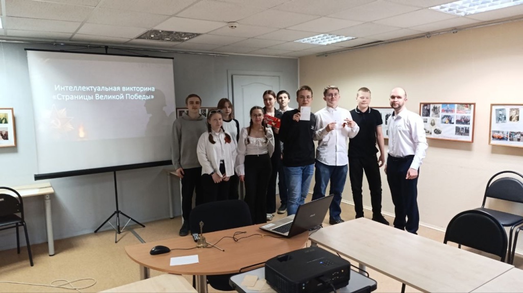викторина «Страницы Великой Победы» в читзале 06.05 (3).jpg