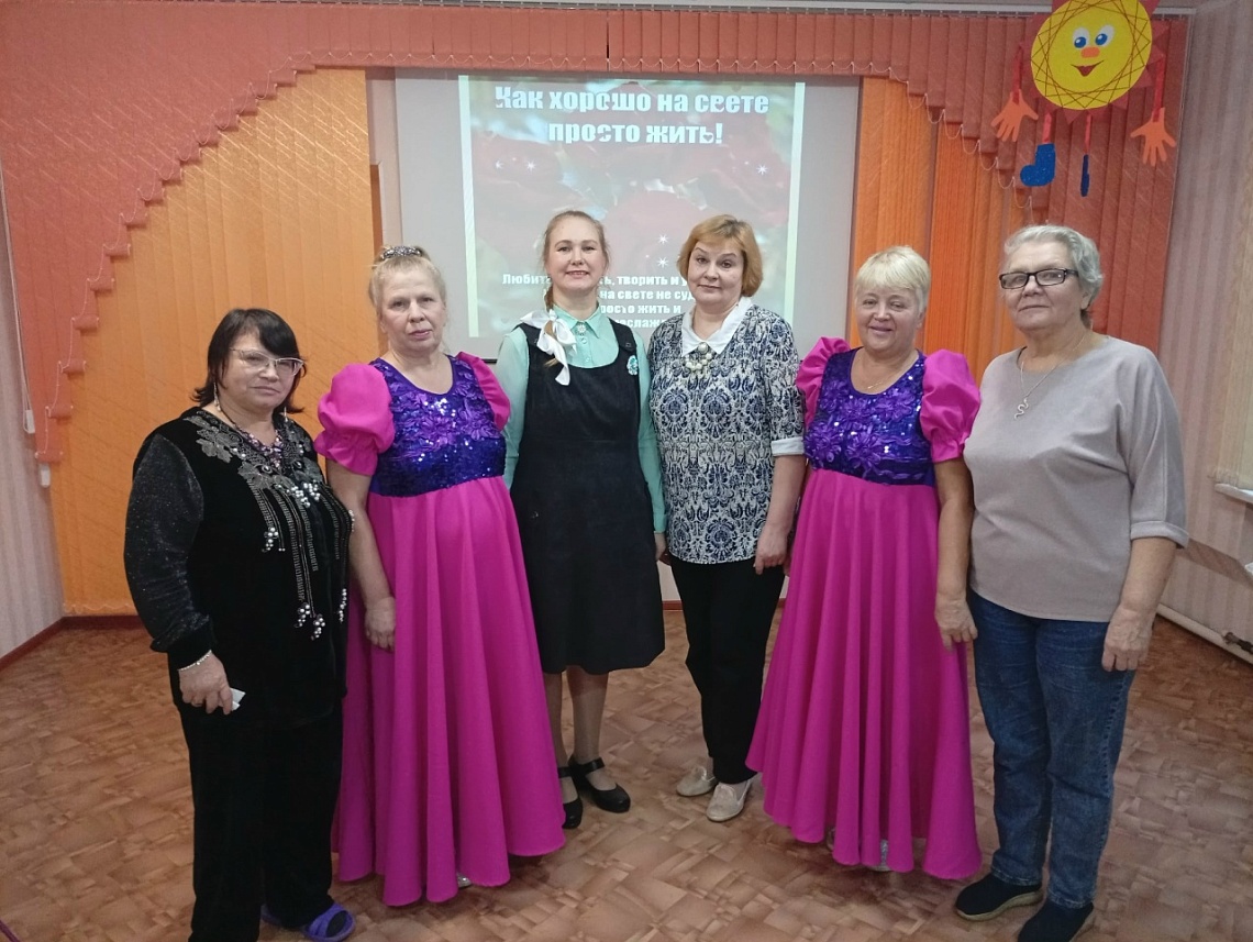 «Легко на сердце от песни весёлой»